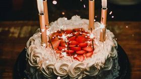 女網友被公司強制繳交「生日禮金」，來幫同事慶生。（示意圖／翻攝Pexels）