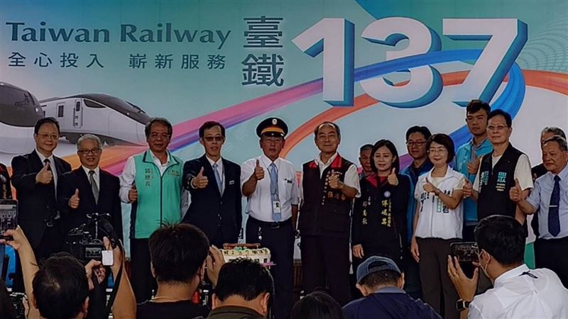 臺鐵周年慶花蓮站攝影展　鐵道美景收眼底