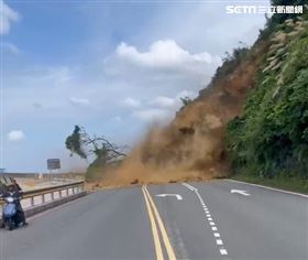 新／基隆恐怖山崩畫面曝　土石瀑布狂瀉（圖／翻攝畫面）