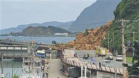 基隆，潮境公園，坍方往瑞芳濱海路段封閉，大面積土石崩落（圖／翻攝畫面）