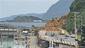 潮境公園大片山崩　台2線中斷改走台2丙線