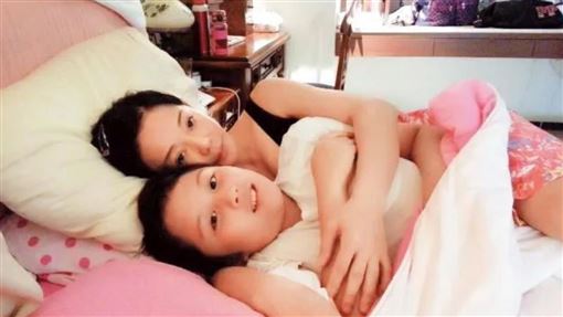 遭挖「踹飛藍潔瑛風波」　狄鶯首直播回應