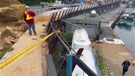 基隆北寧路、潮境公園路口今天（3日）下午2時許發生大規模落石崩塌，警消人員獲到場搶救，總計有9輛車遭到波及，2人輕傷送醫，這起災害的地點恰巧還在中油一處儲油槽正上方，所幸落石沒有直接砸毀儲油槽，未釀成爆炸或更嚴重的災害。