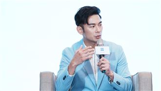 亮哲床戰送老婆出國　女兒見爸親密戲氣炸