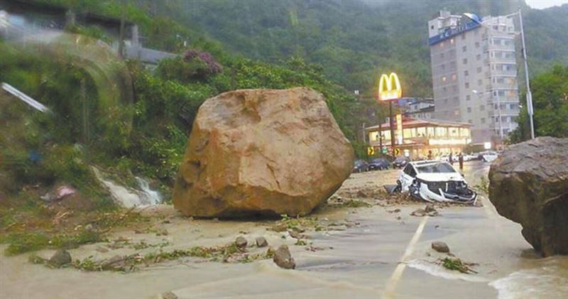 潮境公園山崩同路段　10年前巨石砸爛2車