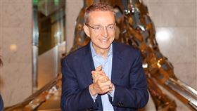 季辛格宴請供應鏈廠商  席間受訪（1）英特爾執行長季辛格（Pat Gelsinger）3日晚間在台北寒舍艾美酒店宴請供應鏈廠商，席間短暫受訪。中央社記者鄭清元攝  113年6月3日