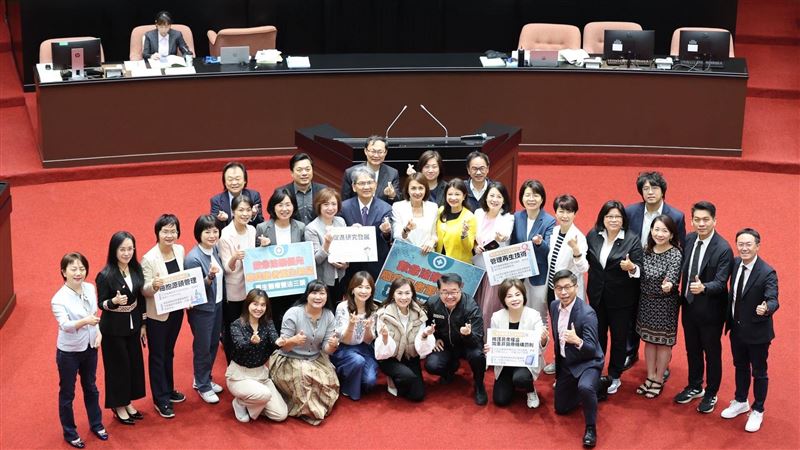 再生醫療雙法三讀　邱議瑩：減少家庭負擔