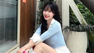 李多慧一口乾杯威士忌　辣到狂灌水畫面曝