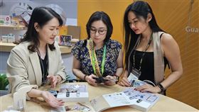 Maktar在日本銷售成績亮眼，吸引日本媒體弓月ひろみ及富永彩乃跨海來台採訪。