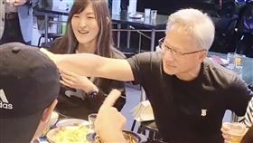 黃仁勳台大演說結束，到百元熱炒店用餐。 (圖／翻攝醉翁漁港海鮮臉書)