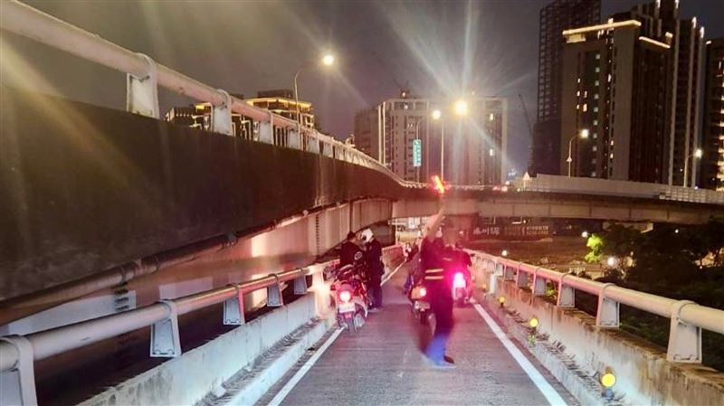 他騎一半拋光機突掉落　慘害後方騎士雷殘