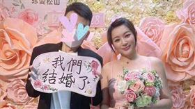李妍瑾和任德榮兩人在2023年9月28日公證結婚。（圖／翻攝自李妍瑾臉書）