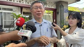 柯文哲：大巨蛋可辦演唱會  要演習逃生計畫前台北市長柯文哲（左）1日到高雄看攝影個展，柯文哲步出藝廊後受訪，回應大巨蛋辦演唱會和京華城爭議等議題。他表示，大巨蛋本來就可以辦演唱會，但是要規劃、演習逃生計畫。中央社記者林巧璉攝  113年6月1日