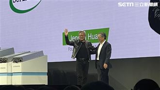 黃仁勳驚喜站台美超微！現身突道歉1事
