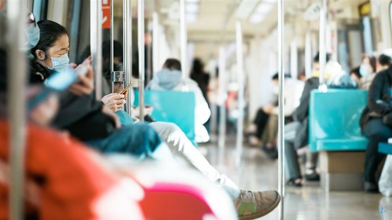 坐捷運靠窗打瞌睡？對頸椎傷害真的很大！