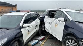 雲林阿伯出事了！開車分心擊落2輛警車