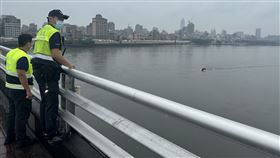 台北橋,女騎士,墜河,淡水河,