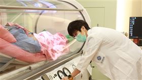 一氧化碳中毒，遲發性神經病變，高壓氧治療，高壓氧艙(圖／童綜合醫院提供)