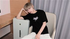 胡文煊從男團「沙漠五子D5」及「S.K.Y」 出道。（圖／翻攝自胡文煊微博）