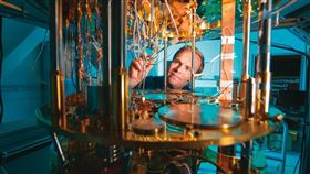 市場潛力大到黃仁勳也加入戰局　中研院自研自製超導量子電腦揭密