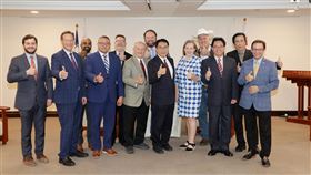 美國中西部政治領袖參訪團與黃偉哲大合照