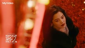 《繁花》重現90年代復古上海，胡歌飾演男主角。（圖／澤東電影、MyVideo提供）