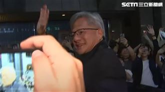 黃仁勳離開倒數2天　粉絲簇擁簽名20分鐘