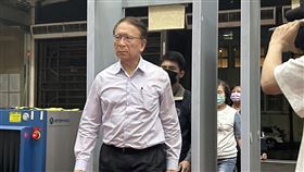 ▲林榮錦和妻兒被控涉嫌晟德藥廠內線交易案，陸續被移送台北地檢署。（圖／翻攝畫面）