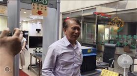 ▲林榮錦和妻子歐麗珠被控涉嫌晟德大藥廠內線交易案，各被以200萬元交保。（圖／翻攝畫面）