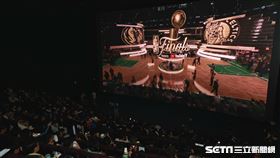 ▲近400位球迷在板橋威秀IMAX廳看NBA總冠軍賽。（圖／記者劉彥池攝影）