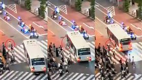 女子走斑馬線被公車撞倒。（圖／翻攝自X）