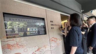 邱瓈寬母喪落淚！靈堂前駐足3分鐘