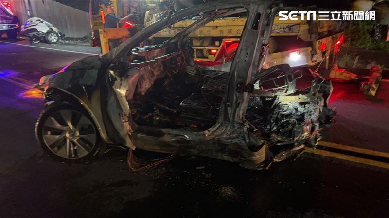 特斯拉墜橋斷兩截　原因曝光:時速飆破200