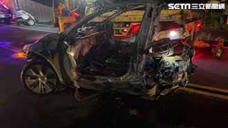 特斯拉,電池,起火,複燃,防汛擋板,簡易水池,降溫,滅火（圖／翻攝畫面）