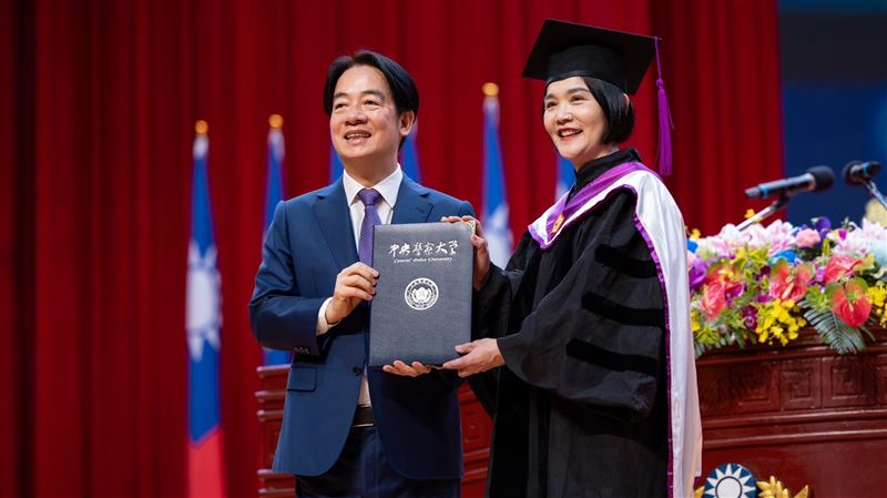跟上熱潮！賴清德引《排球少年》祝畢業生