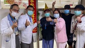 提前慶端午！北榮桃園分院護理之家長輩「DIY果粽」