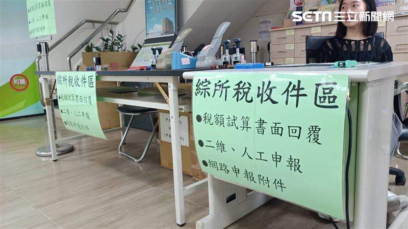 115 年度（116 年 5 月申報）租屋自住之單身上班族年薪 64.4 萬元、雙薪租屋家庭年薪 110.8 萬元、四口之家（租屋且扶養 2 名 6 歲以下子女）年薪 168.5 萬元，三代同堂（租屋且扶養 1 名 70 歲以上適用身心障礙及長期照顧扣除額長者及 2 名 6 歲以下子女）年薪 224.35 萬元，可免繳所得稅。（圖／記者陳韋帆攝影）