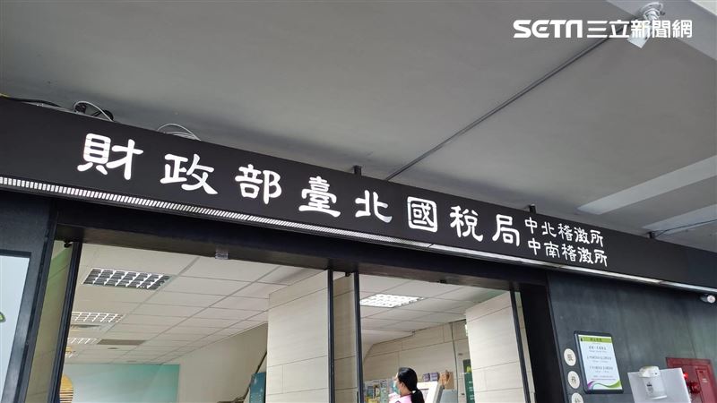 民眾可透過電腦或手機申報綜合所得稅。（圖／記者陳韋帆攝影）
