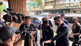 徐若瑄赴寬姐媽媽靈堂。（圖／記者鄭尹翔攝影）