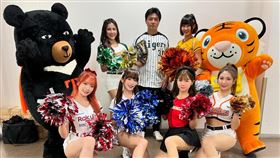 林威助受邀擔任阪神虎「台灣日」開球嘉賓，中職6隊也派出各1位啦啦隊女神參加和阪神虎啦啦隊「TigersGirls」一起表演。（圖／翻攝自阪神虎隊官方X）