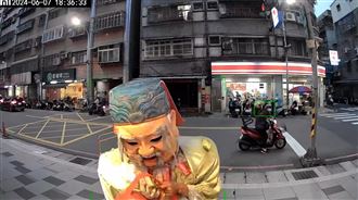 藉廟會扮土地公討錢　網驚：都什麼年代了