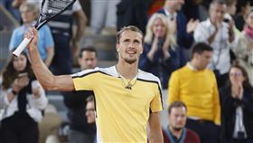 ▲茲韋列夫（Alexander Zverev）挺進法網決賽，將和艾卡拉茲（Carlos Alcaraz）爭冠。（圖／美聯社／達志影像）
