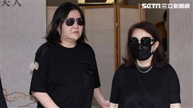 黃鶯鶯赴邱瓈寬靈堂。（圖／記者鄭孟晃攝影）