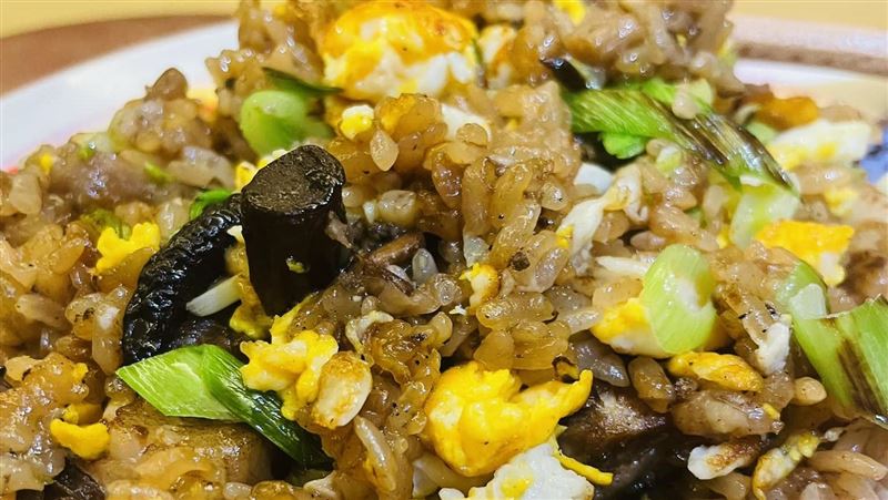 吃膩粽子　她加料成粽式蛋炒飯：意外好吃