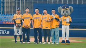 老賴茶棧獲邀開球嘉賓