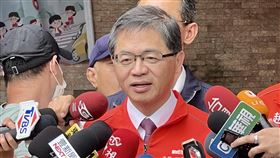 台灣觀光團客遭中國留置  李孟諺：已平安回台1個台灣旅行團日前赴中國大陸旅遊後，1名團員被帶走留置調查數日才獲釋，交通部長李孟諺（中）8日接受媒體聯訪表示，被扣留的人已經平安回台。中央社記者楊侃儒攝  113年6月8日