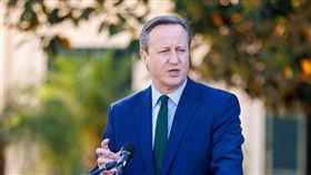 英國外交大臣卡麥隆（David Cameron）接到假冒烏克蘭前總統波洛申科（Petro Poroshenko）的惡作劇電話。（圖／路透社）
