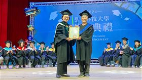 弘光科大,食品科技系,蔡月霞,77歲,第一名,畢業（圖／翻攝畫面）