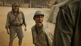 《聽海湧》連俞涵帶著孩子要在戰俘營生存是一大考驗。（圖／公視提供）