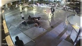 墨西哥,酒吧,意外,墜樓,玻璃欄杆,死傷（圖／翻攝X）